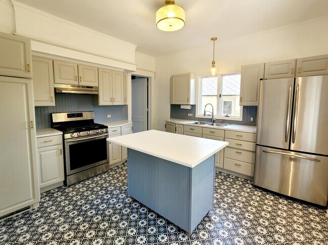 Foto del edificio - 1325 Alpine Ave NW