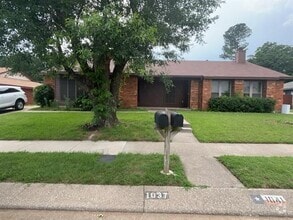 Building Photo - 1037 Stableway Ln