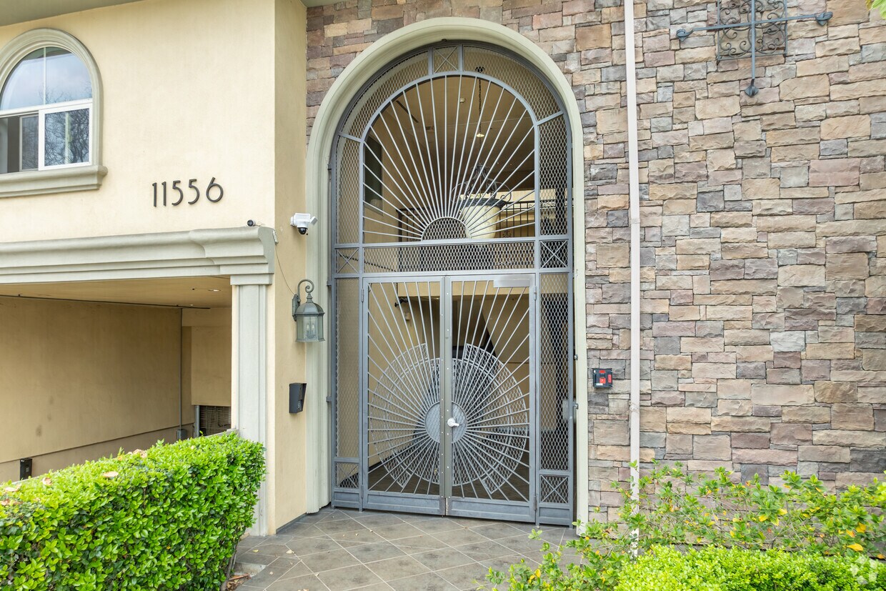 Foto del edificio - 11556 Burbank Blvd