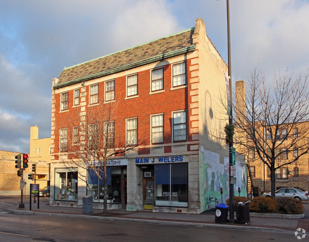 Building Photo - 739-743 Main St