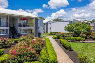 Building Photo - Brays Villas