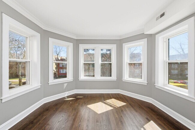 Building Photo - 8024 S Vernon Ave
