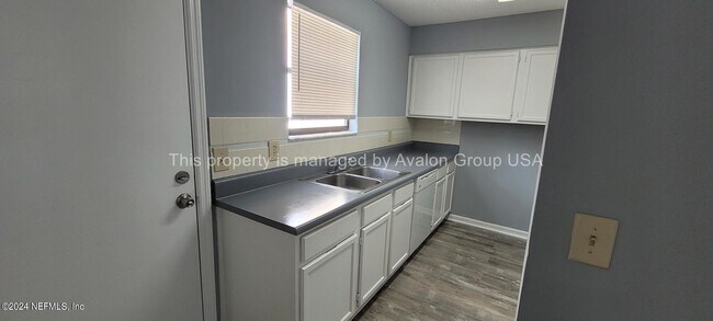 Foto del edificio - 8377 Homeport Ct