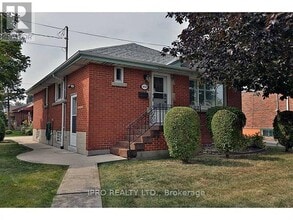 Building Photo - 892 Fennell Ave E