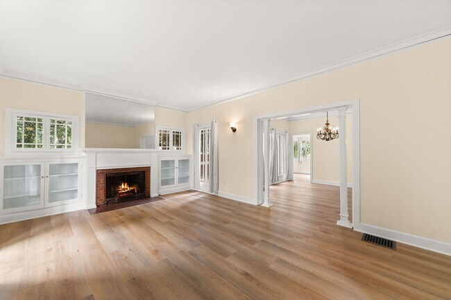 Building Photo - Beautiful Home