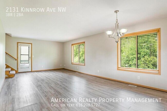 Foto del edificio - 2131 Kinnrow Ave NW