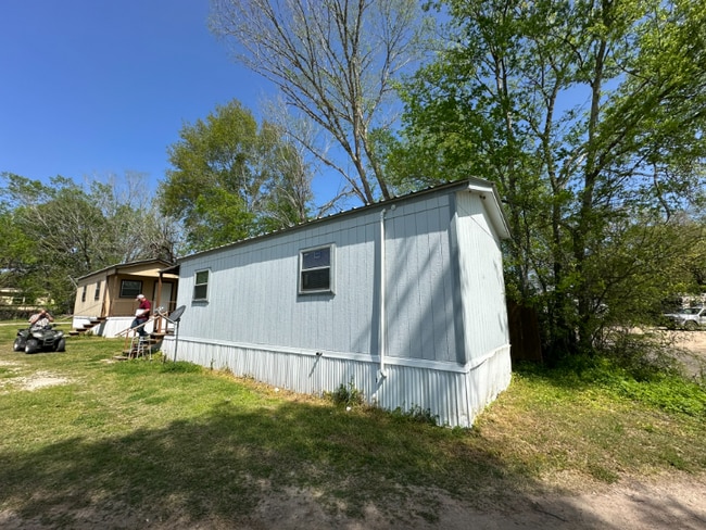 Building Photo - 405 N Clegg St