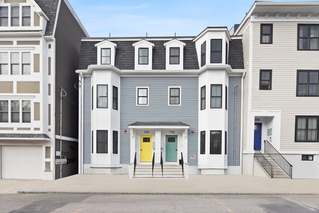 Primary Photo - 174 W Seventh St
