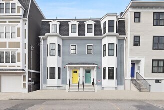 Building Photo - 174 W Seventh St