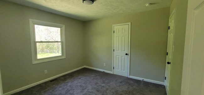 Building Photo - Newly Remodeled Brick Home.