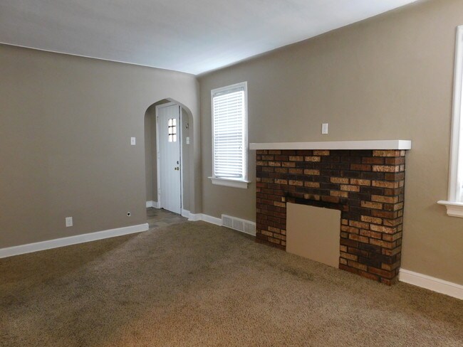 Building Photo - 708 Forest Ave