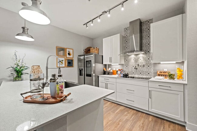 Interior Photo - Mallory Square