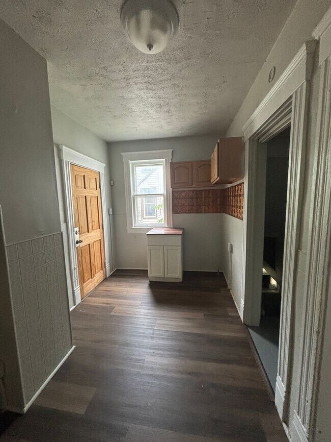 Foto del edificio - Stunning 4 beds 1 bath in Cleveland!