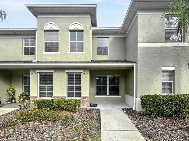 Foto del edificio - Beautiful 2-Bedroom Townhome with Modern A...