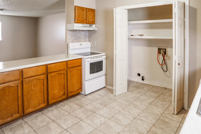 Building Photo - 105 E Wolfcamp Dr