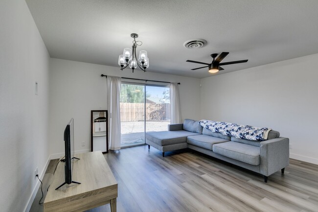 Building Photo - Single Story Gem in Las Vegas
