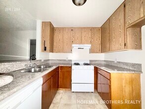 Building Photo - 15040 Vanowen St