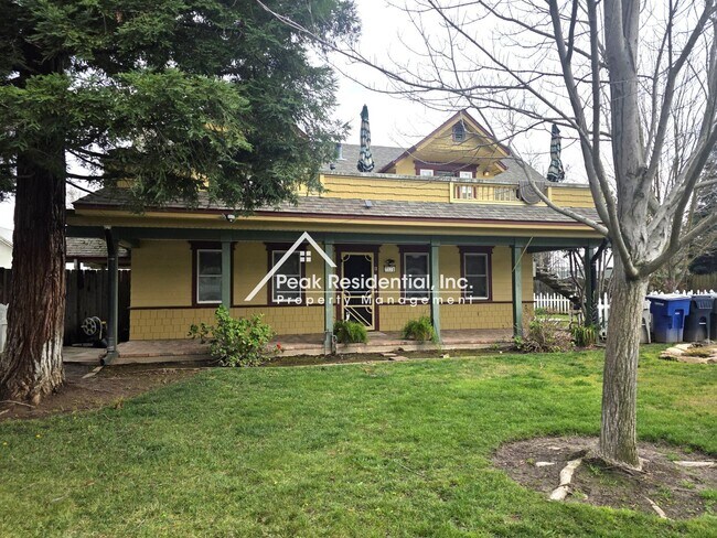 Foto del edificio - Charming 2bd/1ba Victorian Duplex