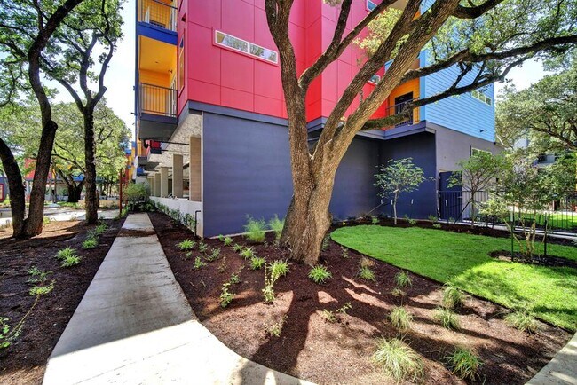 Foto del edificio - 13130 Pond Springs Rd