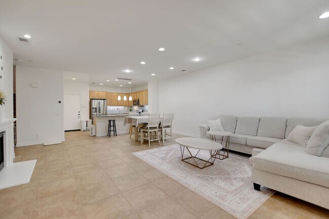 Building Photo - 15723 Parkhouse Dr