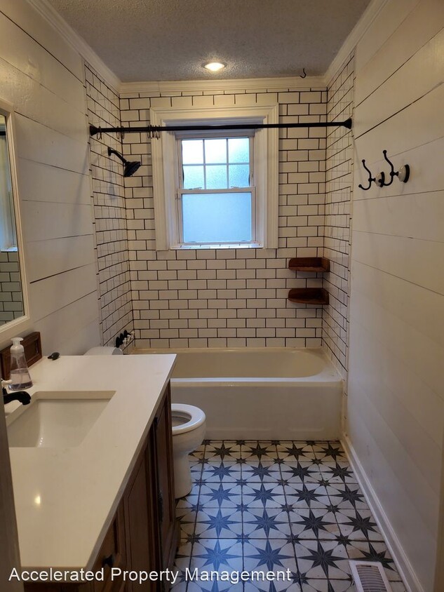 Primary Photo - 2 br, 1.5 bath House - 210 E E Ave