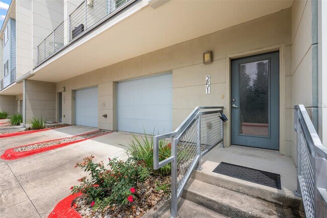 Foto del edificio - 604 N Bluff Dr