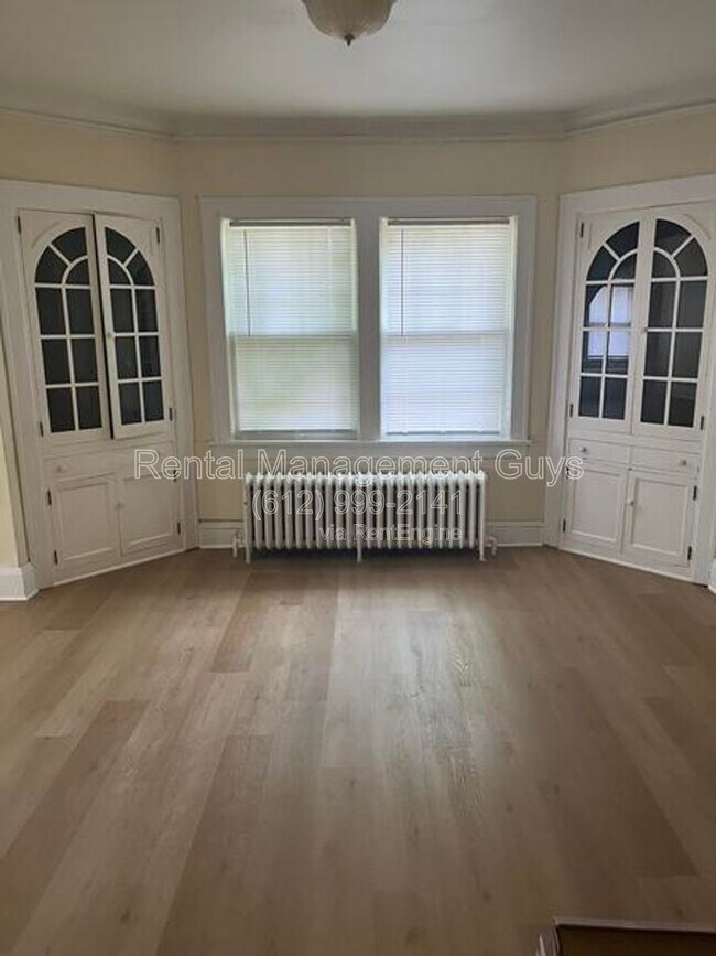 Foto del edificio - 1649 Russell Ave N