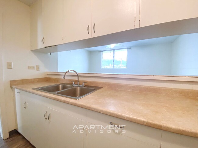 Building Photo - $500 1ST MONTH RENT SPECIAL | EXTREMELY SP...