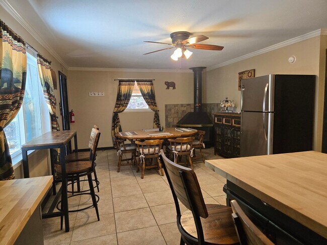 Foto del edificio - Spacious Remodeled Three Bedroom Cabin