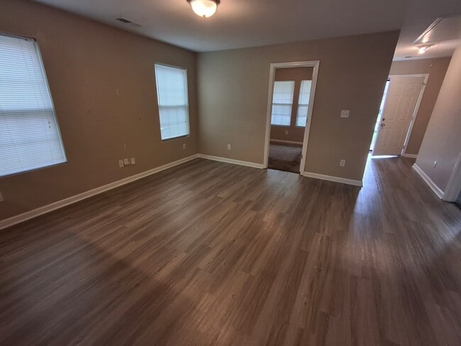 Building Photo - 314 Mertle Dr