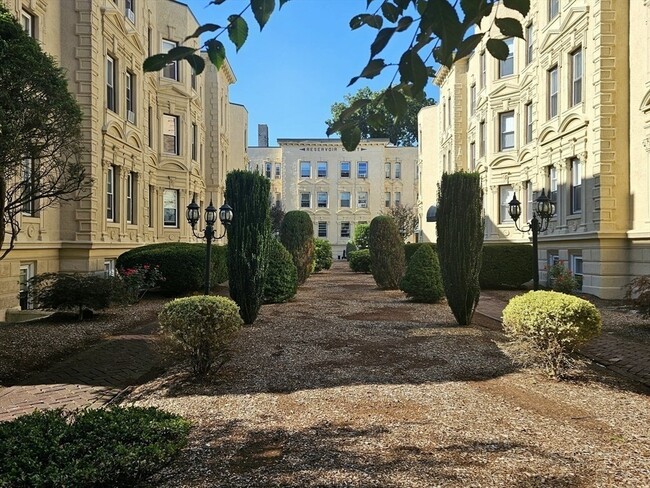 Foto del edificio - 1863 Beacon St