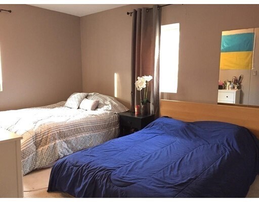 Building Photo - 10 Scottfield Rd