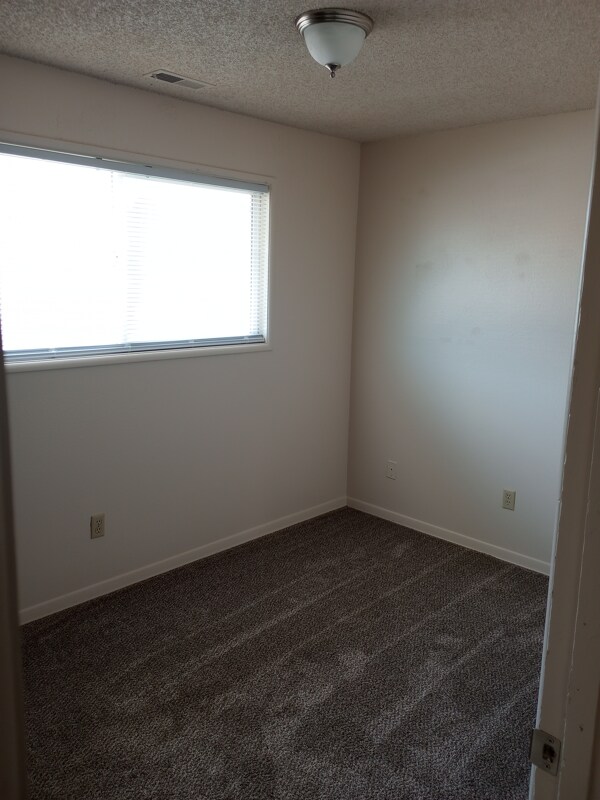 610 N Tweedt St Unit 205, Kennewick, WA 99336 Room for Rent in