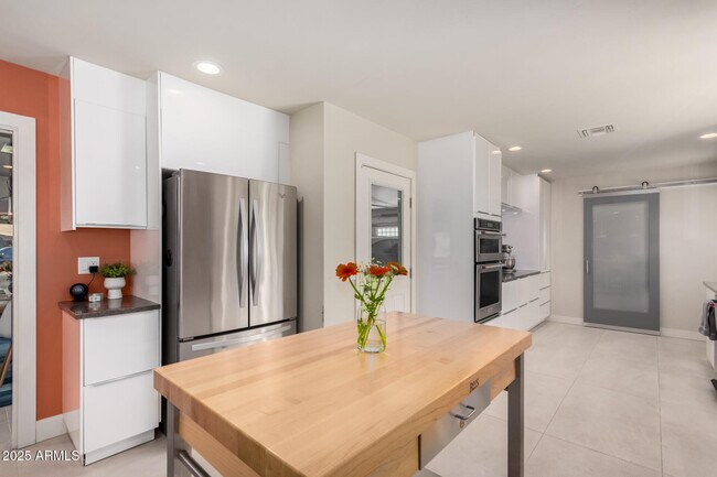 Foto del edificio - 1416 W Orchid Ln