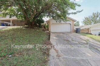 Building Photo - 3916 E 60th Pl