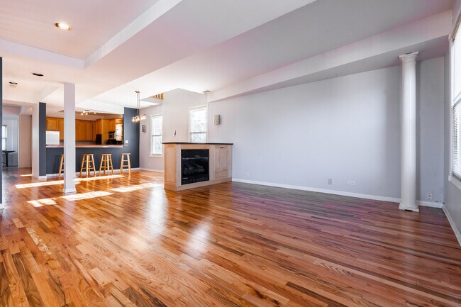 Foto del edificio - 1645 N Ashland Ave