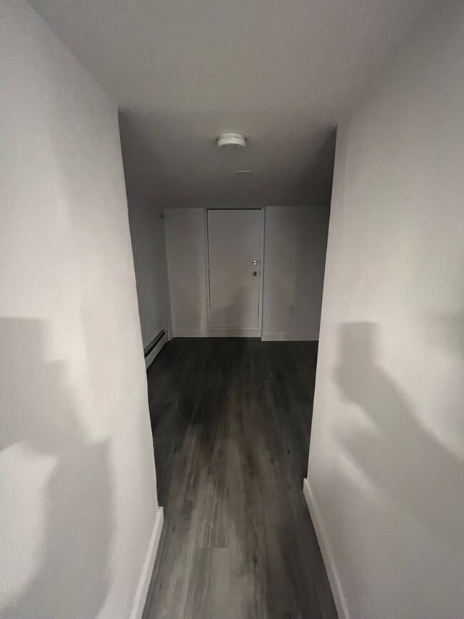 Photo du bâtiment - Cozy One-Plus-Den For $1495 In Downtown Kitchener At 136 Weber!
