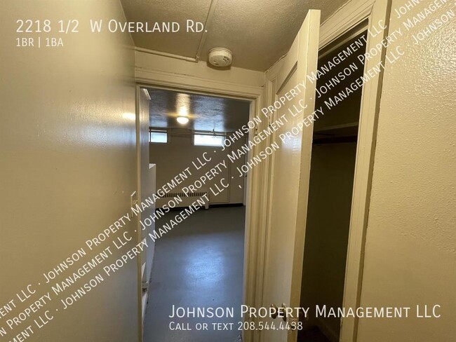 Building Photo - Private 1-Bedroom Daylight Basement Unit o...