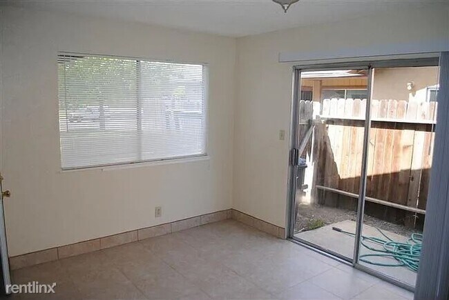 Building Photo - 2 br, 2 bath Duplex - 7402 Karlsberg Circle