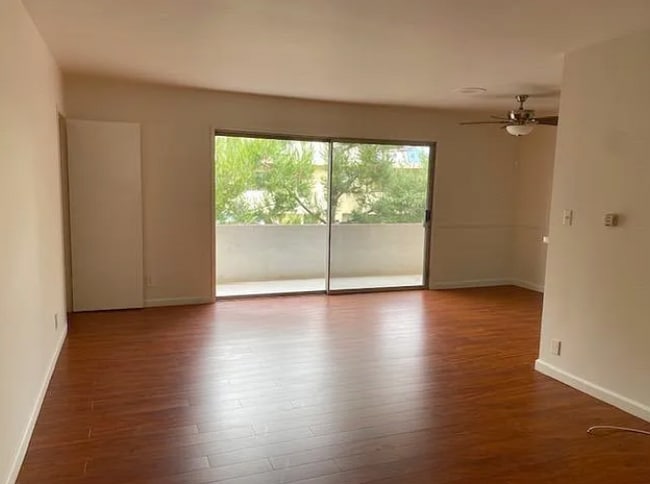 Building Photo - 3834 Mentone Ave