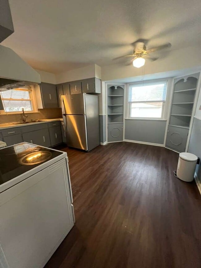 Building Photo - A Single family home with Garage in Garfield Heights