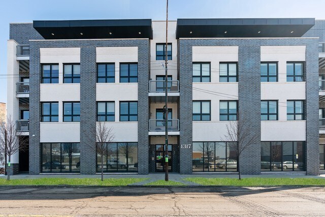 Primary Photo - 1317 N Larrabee St