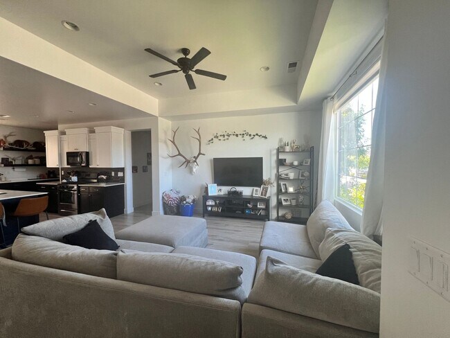 Foto del edificio - Stylish 3 Bedroom Home with Spacious Layout