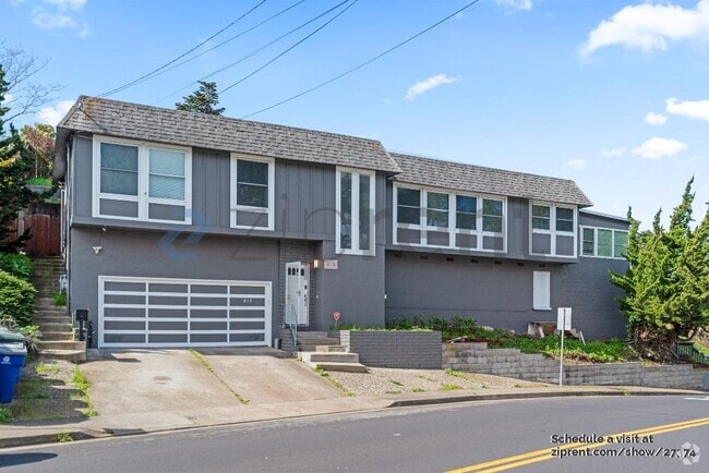 Building Photo - 815 Camaritas Ave