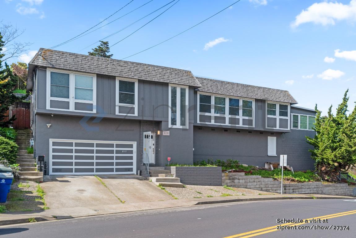 Primary Photo - 815 Camaritas Ave