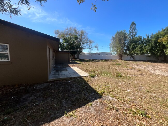 Foto del edificio - 381 11th Ave SW