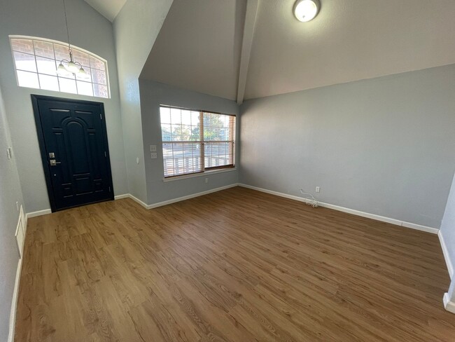 Foto del edificio - RECENTLY RENOVATED NORTHEAST HOME