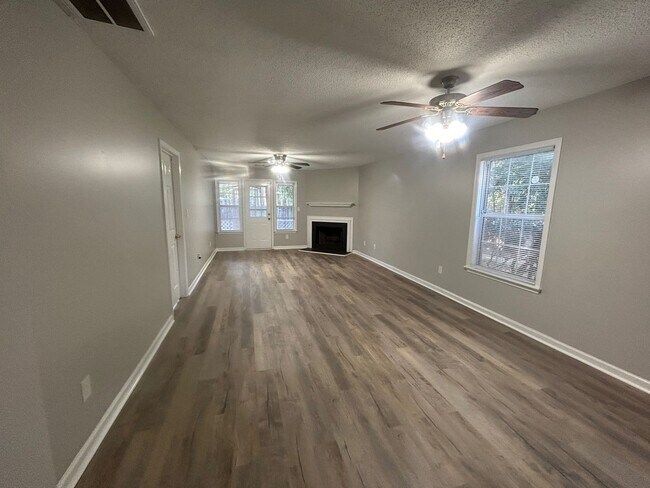 Foto del edificio - 15 Heritage Village Ln