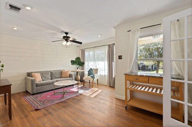 Foto del edificio - Classic home in the heart of Terrell Heights