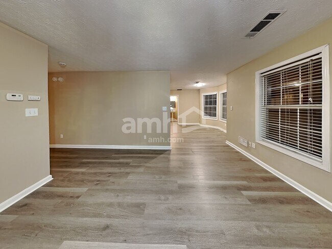 Foto del edificio - 3355 Brook Lea Dr